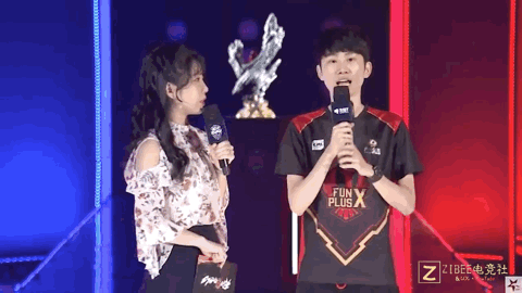 着球迷的情 着球迷的情