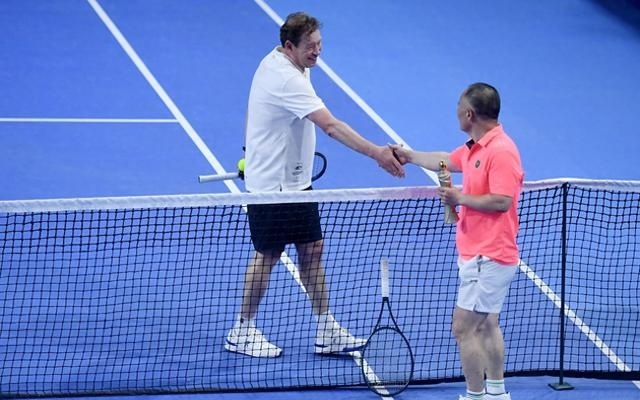 后防线上由 后防线上由