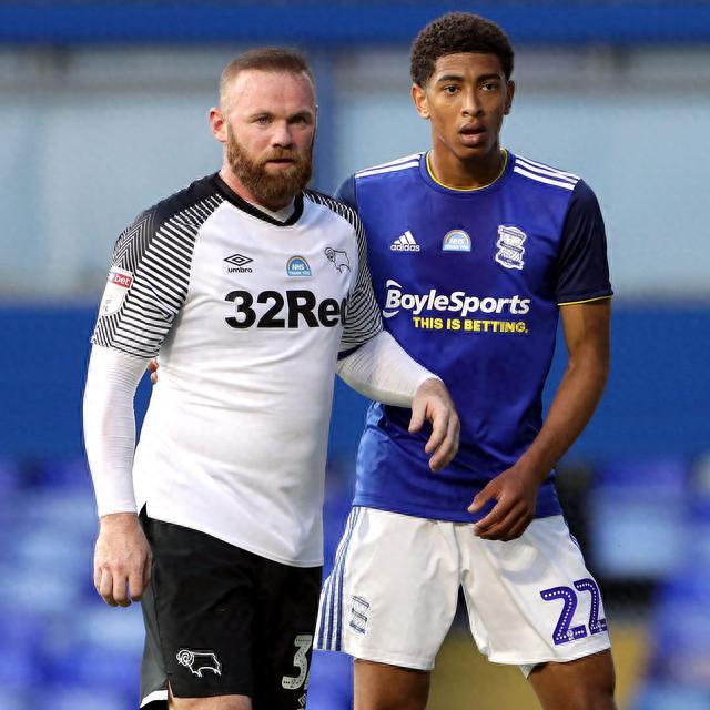 后场出球失 后场出球失